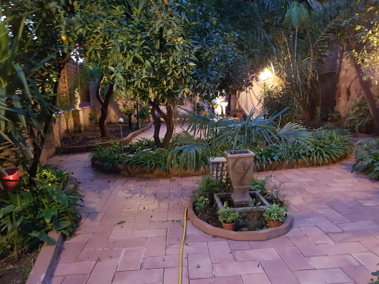 Il Giardino Di Daphne Bed & Breakfast Napoli Dış mekan fotoğraf